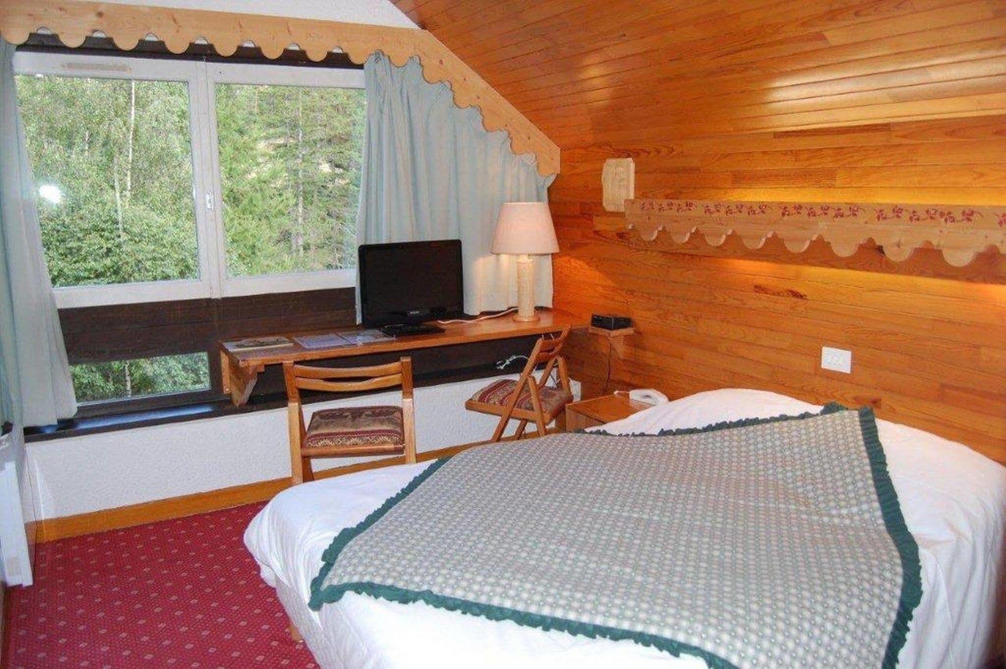 Hotel Ecureuil 3*